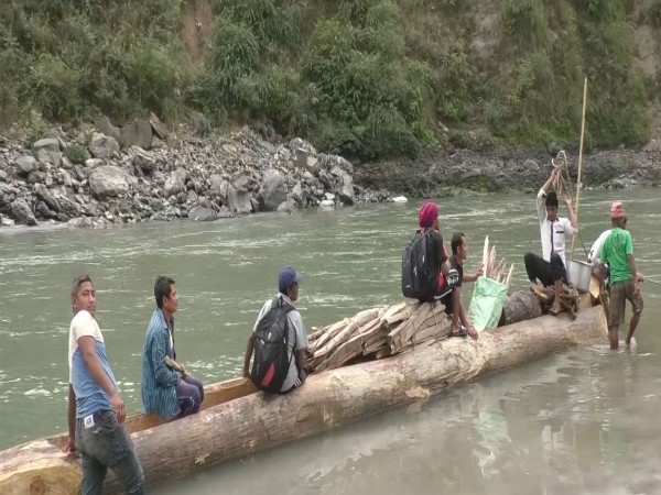 डुङ्गा संरक्षणमा जुटे रामेछापका माझी